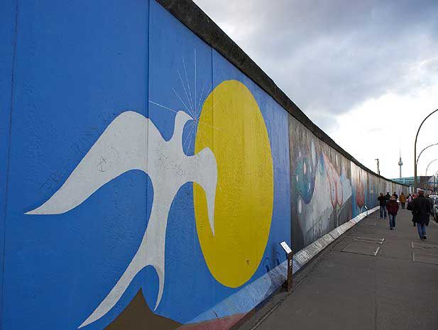 Auch die Reste der ehemaligen Mauer gehören zum Pflichtprogramm einer Berliner Städtetour.