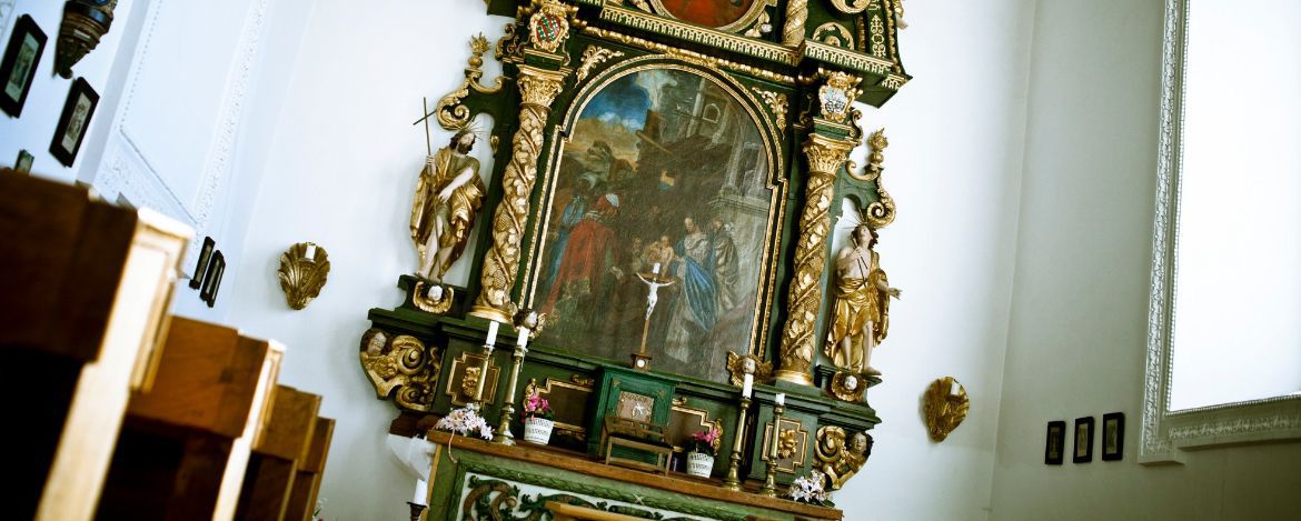 Foto des Altars in der Kirche der Saldenburg