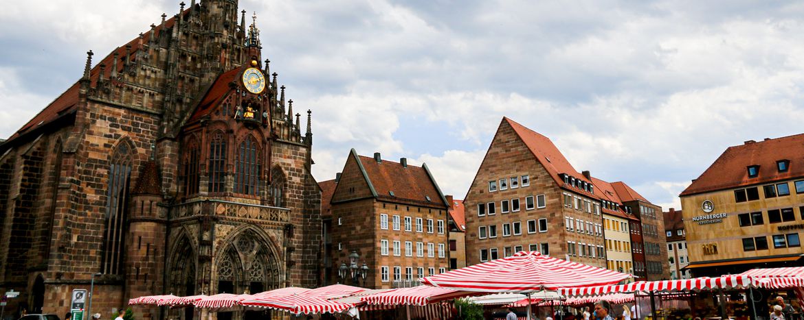 Hauptmarkt in Nürnberg mit der Frauenkirche