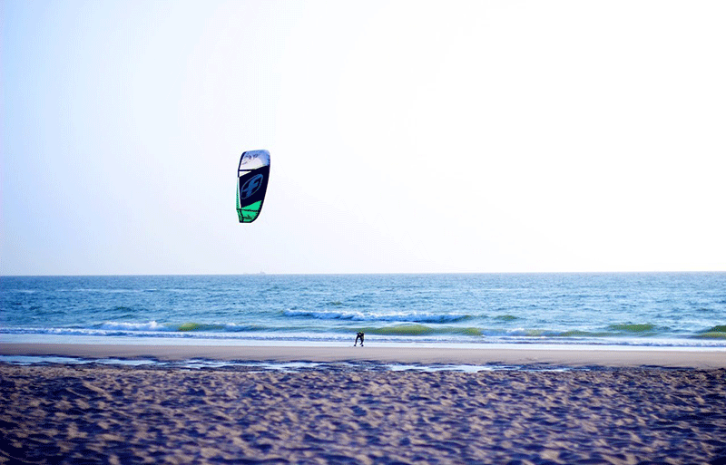 Kitesurfer am Strand von Sylt