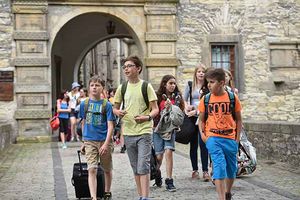 Schüler auf einer Klassenfahrt zur DJH Wewelsburg