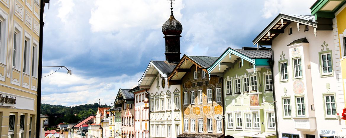 Schöne Häuserfassade in der Altstadt von Bad Tölz