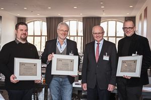 DJH-Präsident Günter Schneider mit den Gewinnern des Iklusionspreis