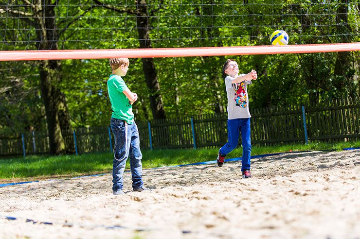 Volleyballfeld mit Sand