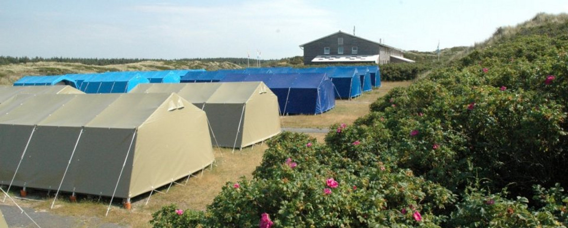 Moderne Zelte der Jugendherberge Westerland