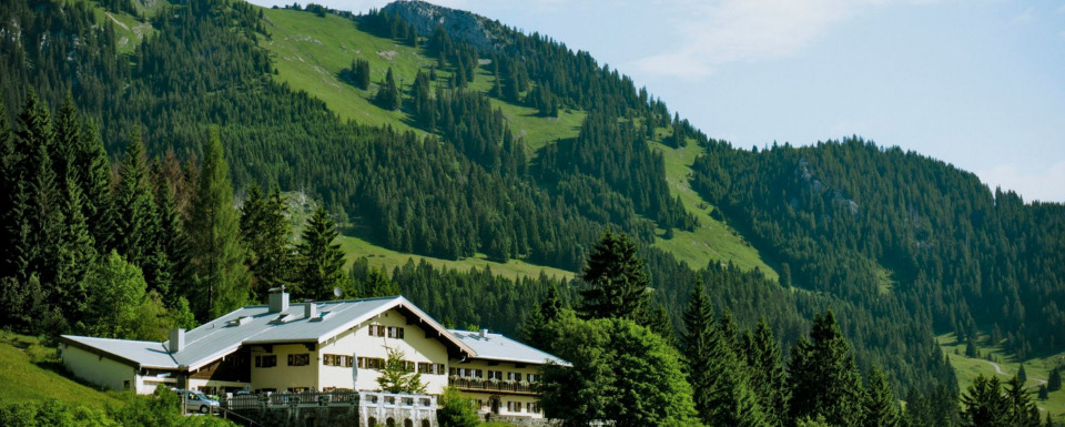 Die idyllisch gelegene Jugendherberge Bayrischzell-Sudelfeld, das Ski- und Wanderparadies