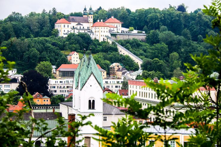 Blick auf die Veste Oberhaus und die Kultur|Jugendherberge Passau