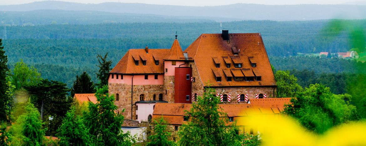 Wunderschöne Sicht auf die Jugendherberge Burg Wernfels