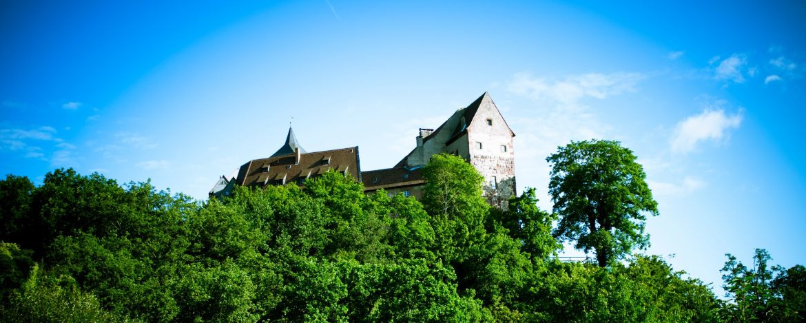 Wunderschöner Blick auf die mittelalterliche Burg Rothenfels
