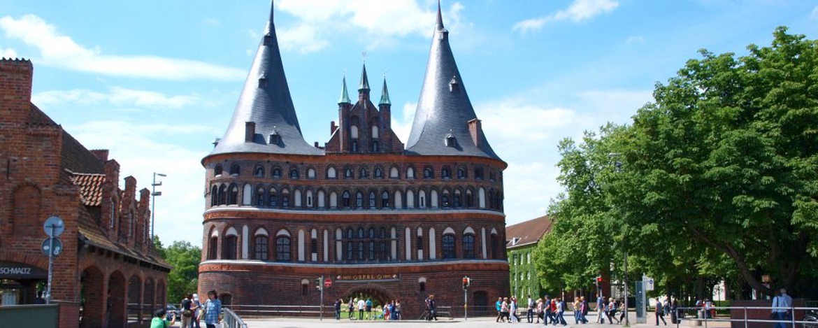 Klassenfahrten Lübeck - Vor dem Burgtor