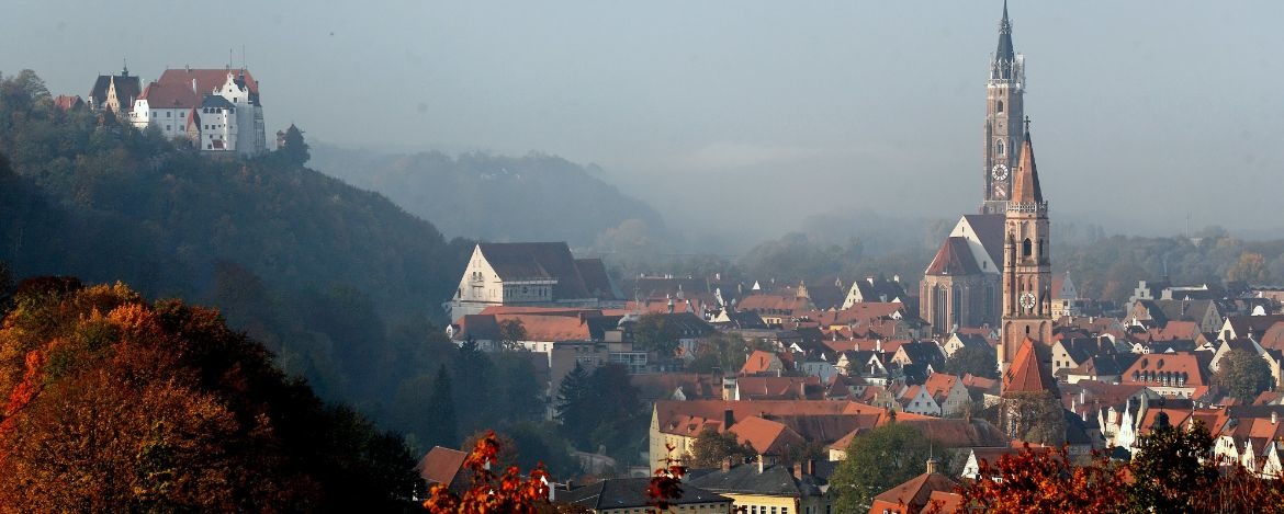 Altstadt von Landshut an der Isar mit Burg Trausnitz