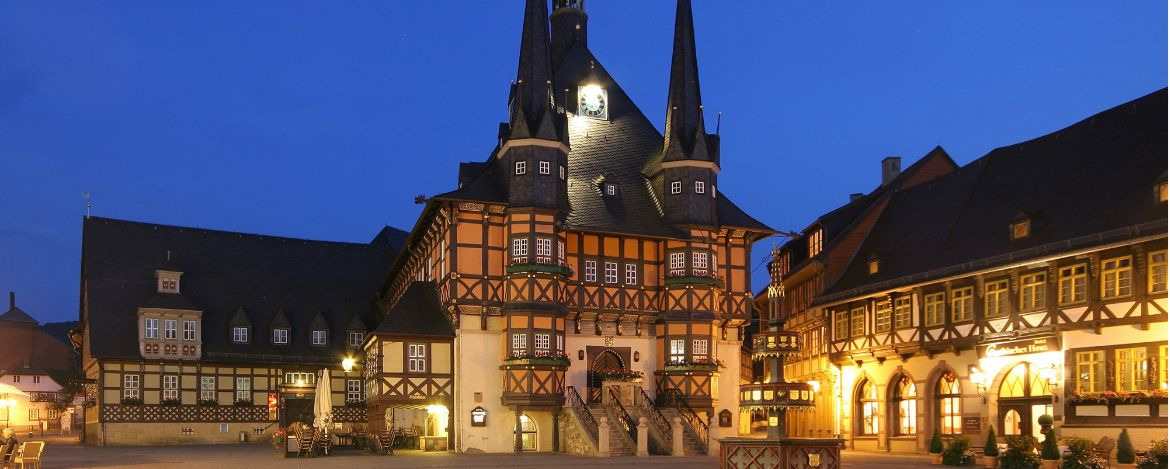 Marktplatz von Wernigerode mit historischem Rathaus