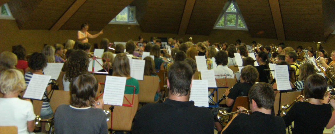 Orchesterprobe in der Kreativhalle in der Jugendherberge in Baden-Baden
