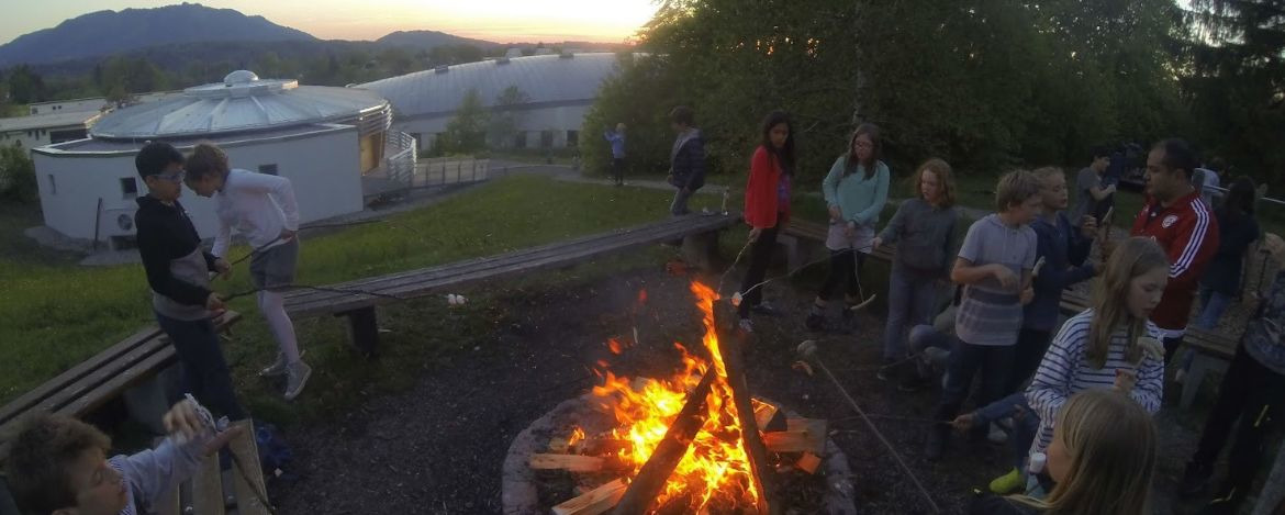 Lagerfeuerabend an angrenzender Lagerfeuerstelle in der Sport|Jugendherberge Bad Tölz